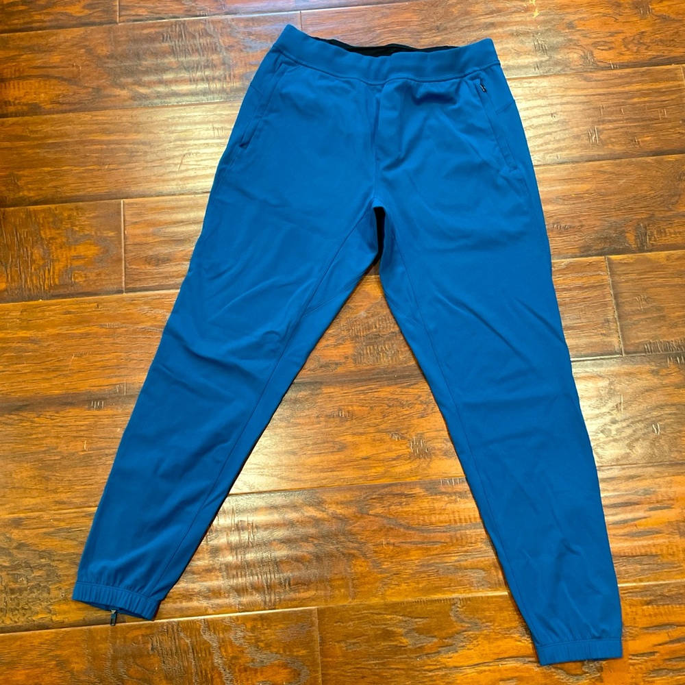 Lululemon aurge jogger size medium